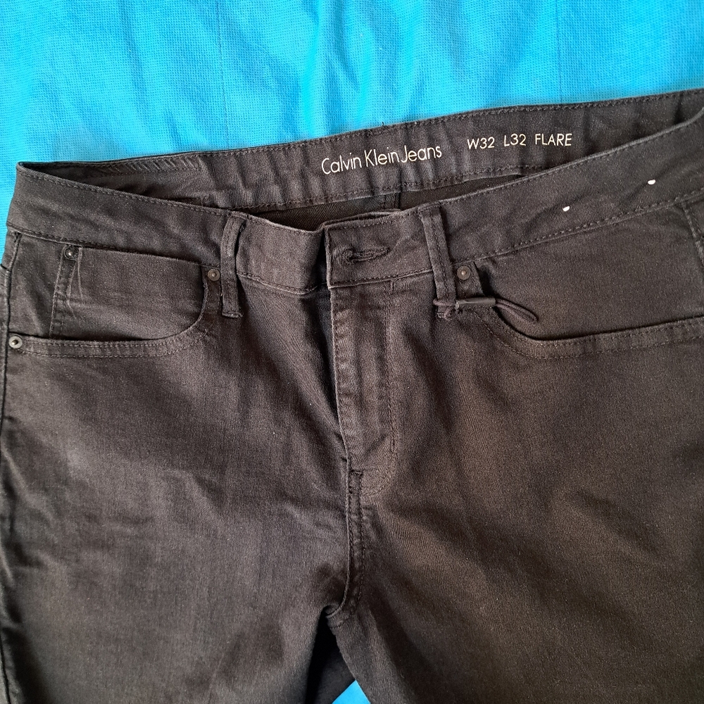 Calvin Klein women's vintage jeans. Flare legs.  Size W32  L32